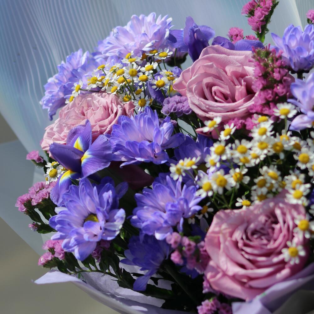 https://content2.flowwow-images.com/data/flowers/1000x1000/36/1691495596_16844336.jpg
